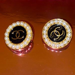 Chanel Mini Pearl white and Black Buttons set of 2